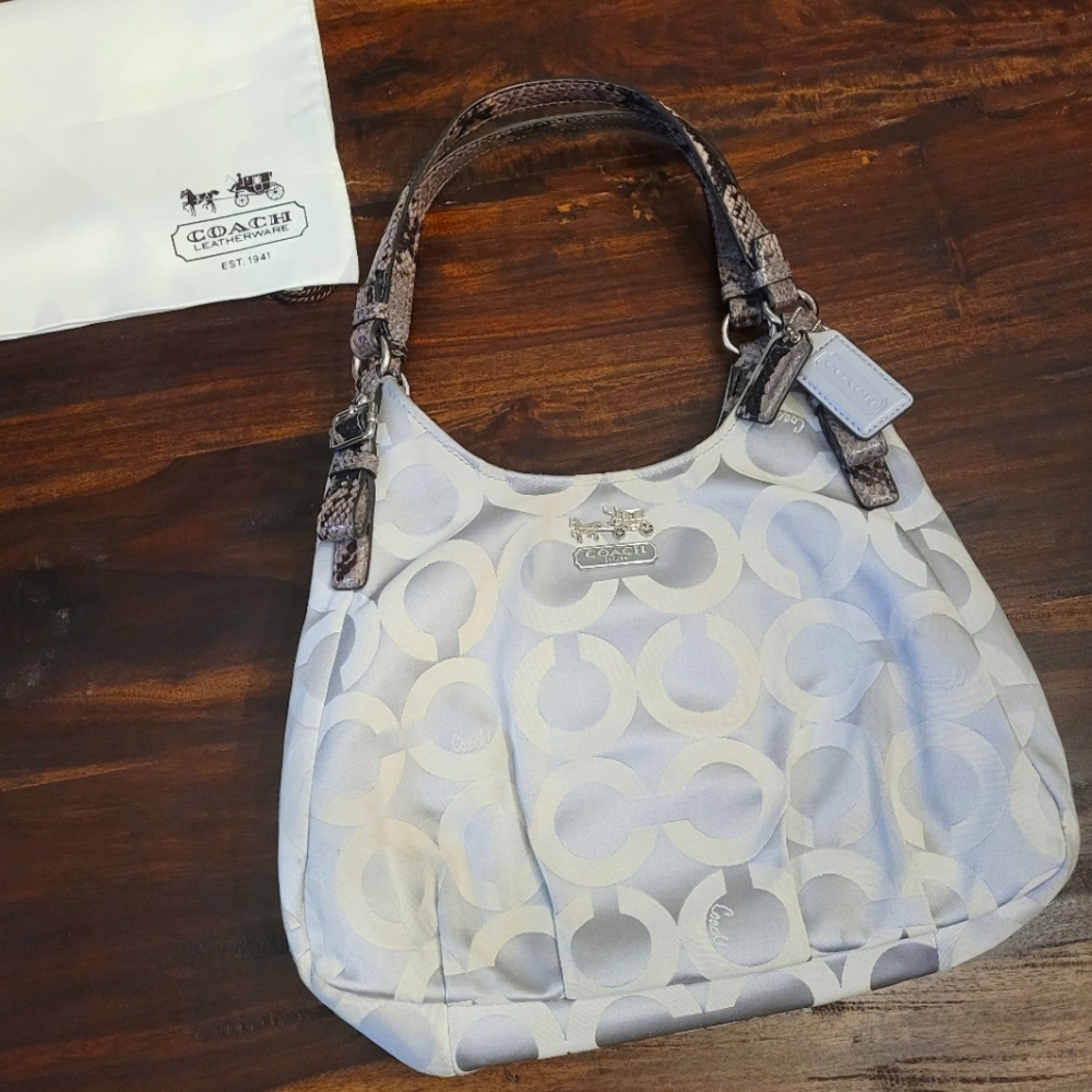 Coach 17689 Maggie Madison op art shoulder bag